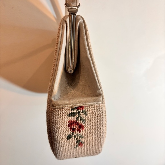 Vintage Floral Needlepoint Crossstitch Structured Handbag Coin Purse Closure - Picture 11 of 14